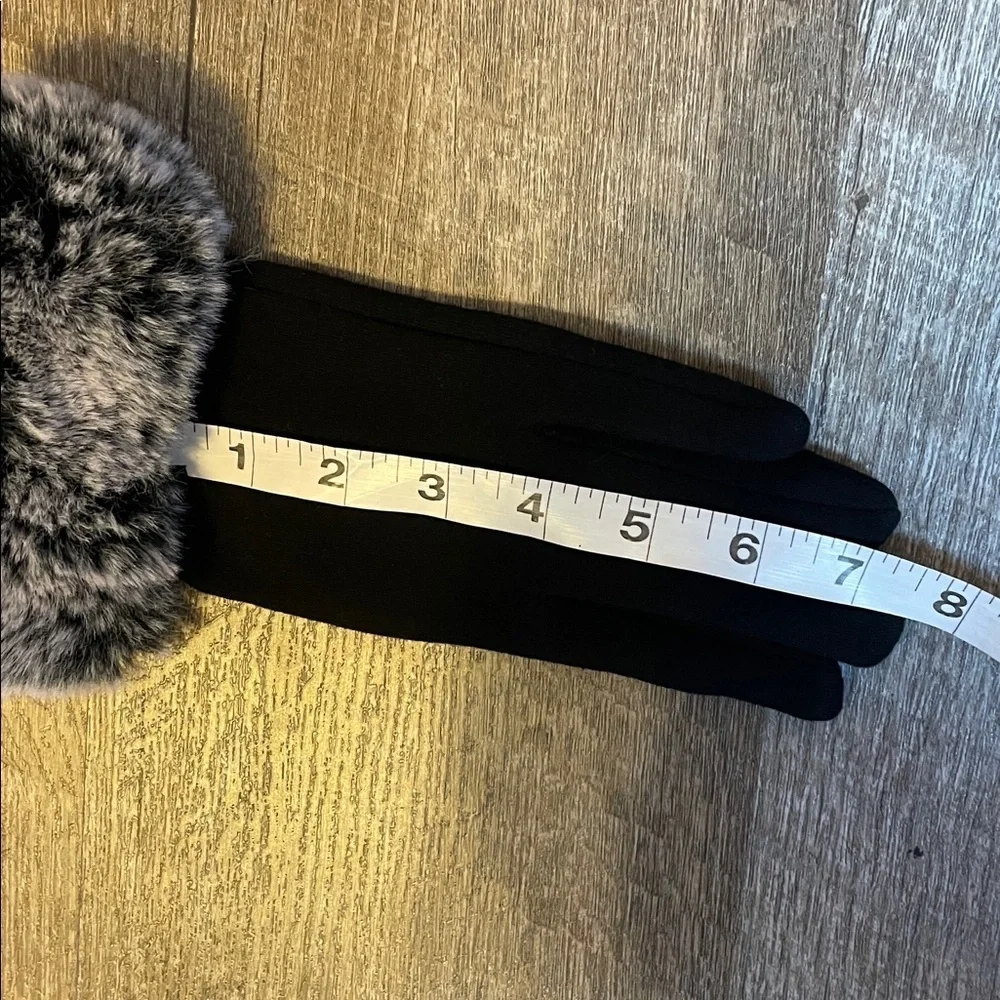 2 Chic Touchscreen Thermal Gloves with Faux Fur Cuffs black Gray